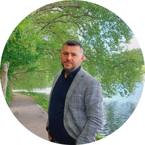 Gebze Kız Anadolu İmam-Hatip Lisesi'nde Öğretmen / Müdür Yardımcısı olarak görev yapmaktadır